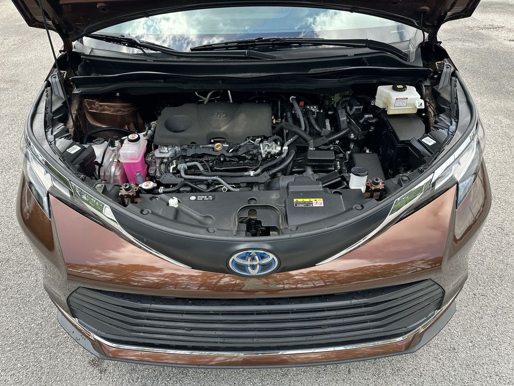 Vehicle image 31 of 36