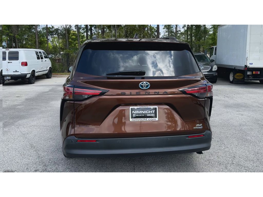 Vehicle image 7 of 36