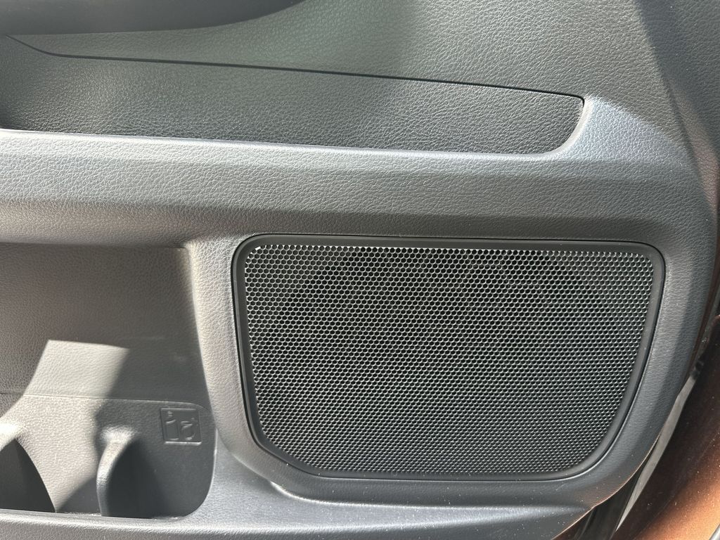 Vehicle image 25 of 36