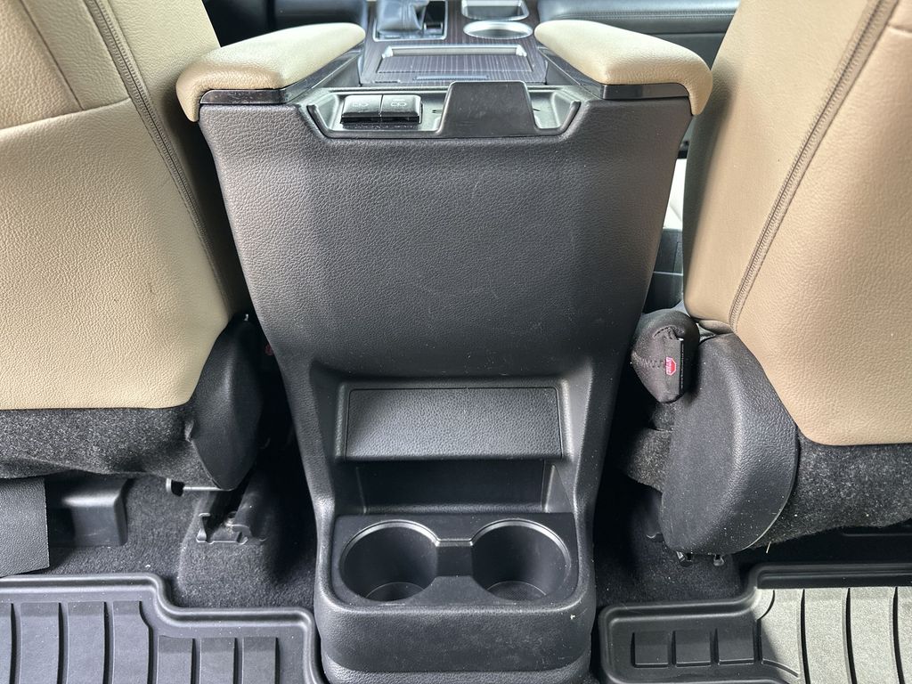Vehicle image 22 of 36