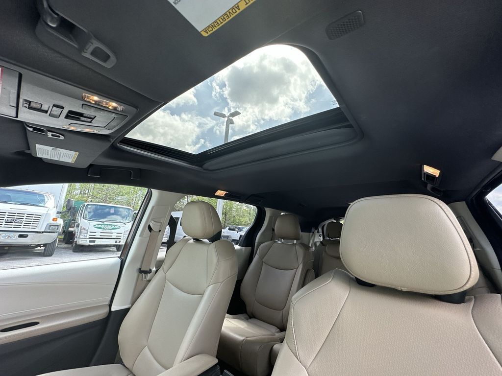 Vehicle image 19 of 36
