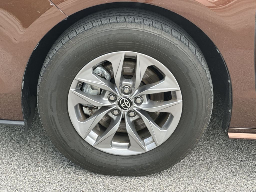 Vehicle image 34 of 36