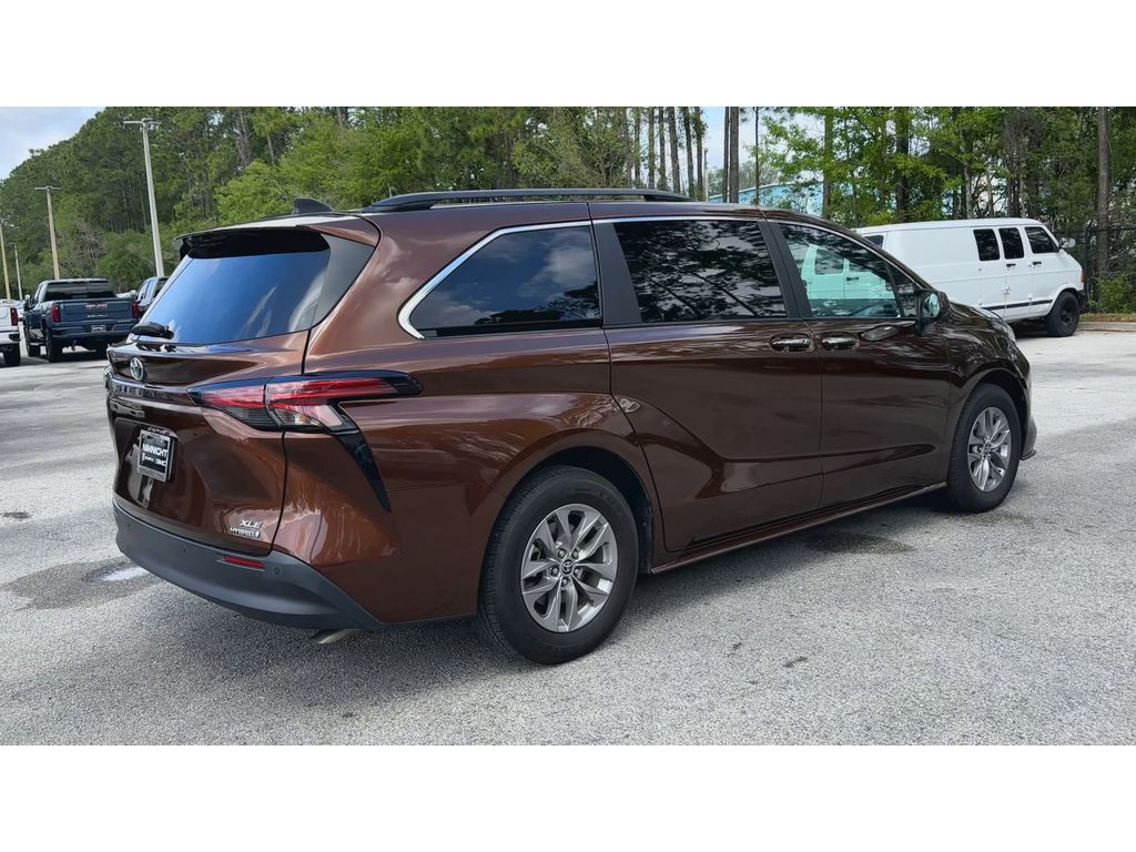 Vehicle image 6 of 36