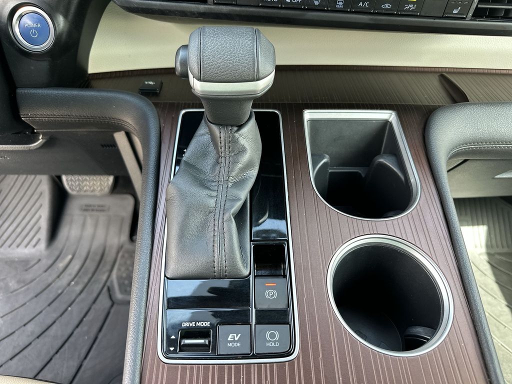 Vehicle image 16 of 36