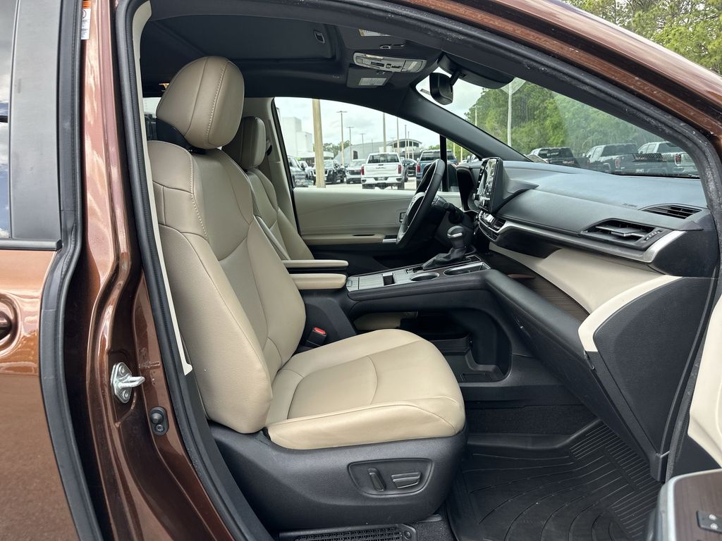 Vehicle image 29 of 36