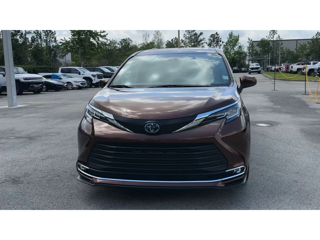 Vehicle image 3 of 36