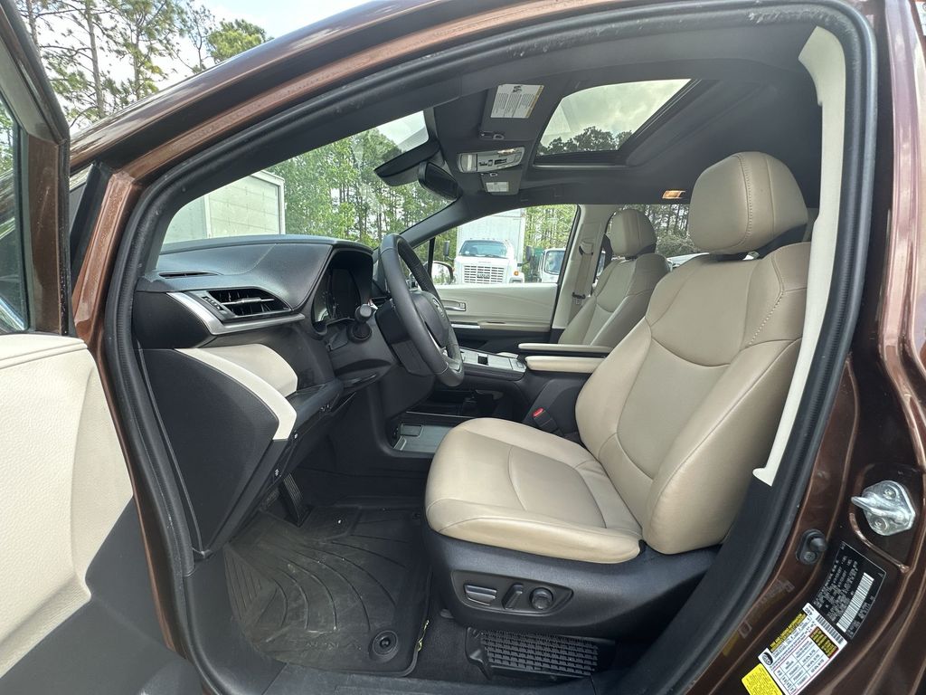 Vehicle image 20 of 36
