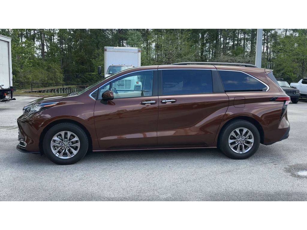 Vehicle image 9 of 36