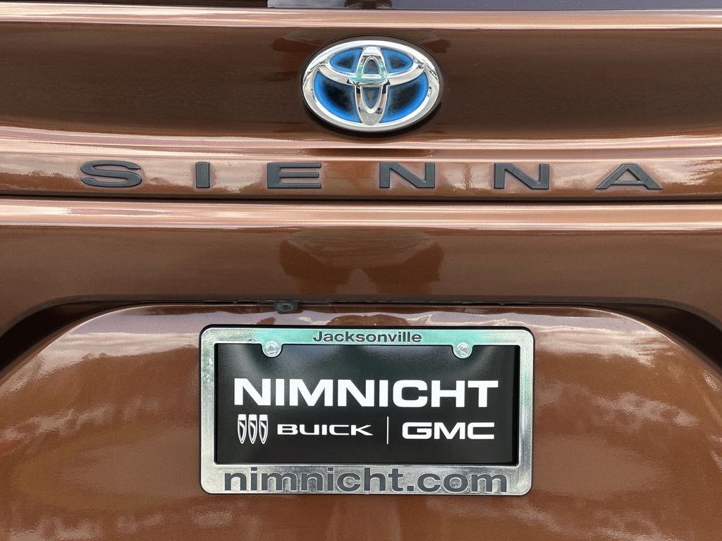 Vehicle image 32 of 36