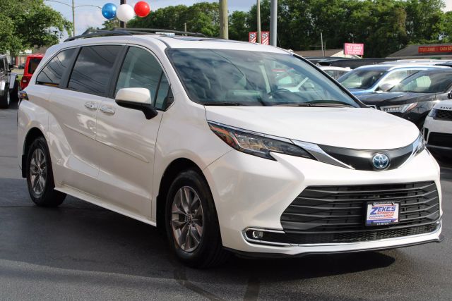 Vehicle image 3 of 43