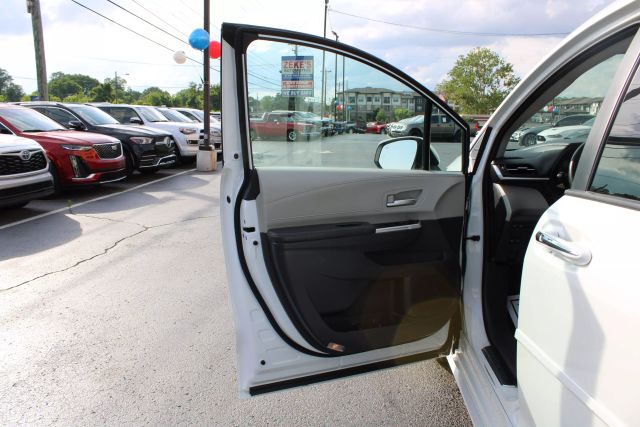Vehicle image 7 of 43