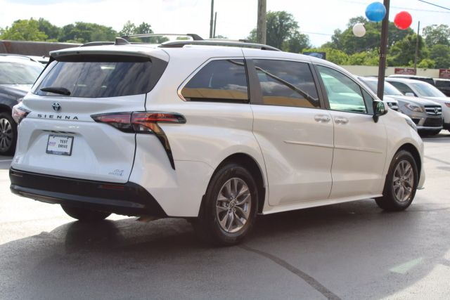 Vehicle image 4 of 43