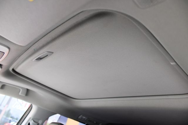 Vehicle image 19 of 43