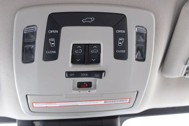 Vehicle image 21 of 43