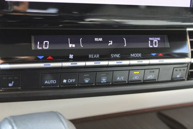 Vehicle image 16 of 43