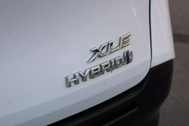 Vehicle image 38 of 43