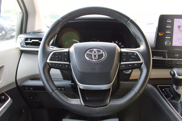 Vehicle image 22 of 43