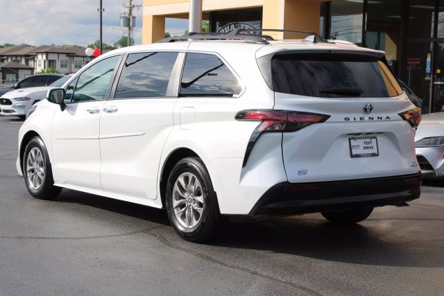 Vehicle image 6 of 43