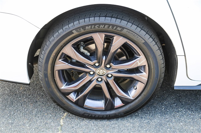 Vehicle image 9 of 26