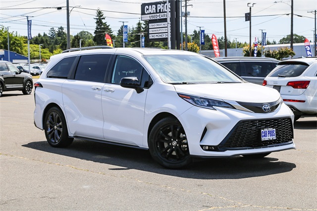 Vehicle image 3 of 26