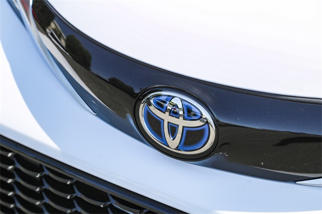 Vehicle image 21 of 26