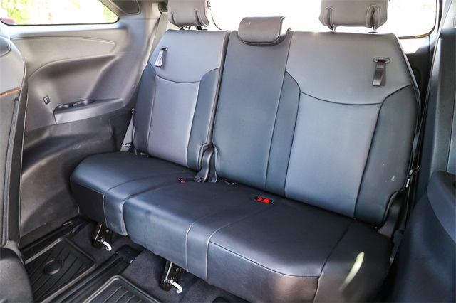 Vehicle image 15 of 26