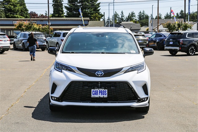 Vehicle image 2 of 26