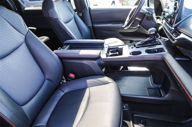 Vehicle image 13 of 26