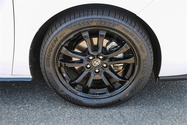 Vehicle image 10 of 26
