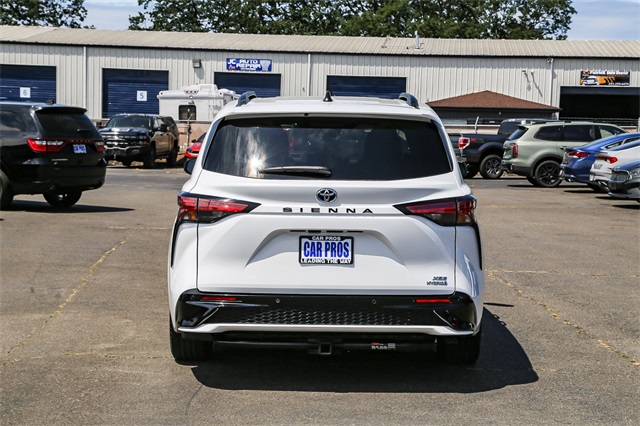 Vehicle image 6 of 26