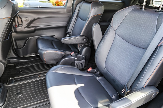 Vehicle image 12 of 26