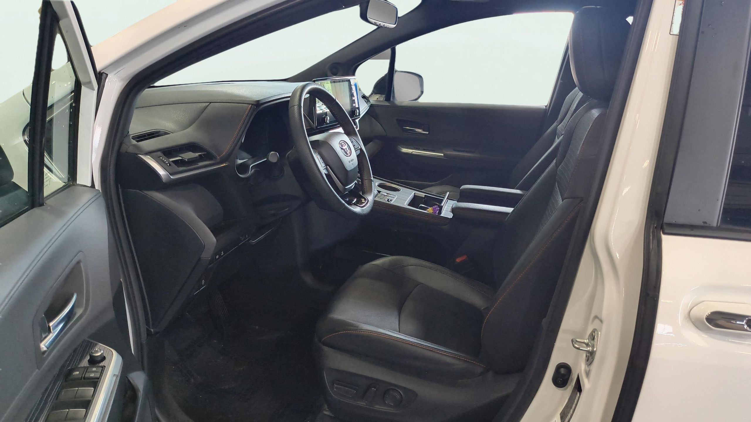 Vehicle image 20 of 34