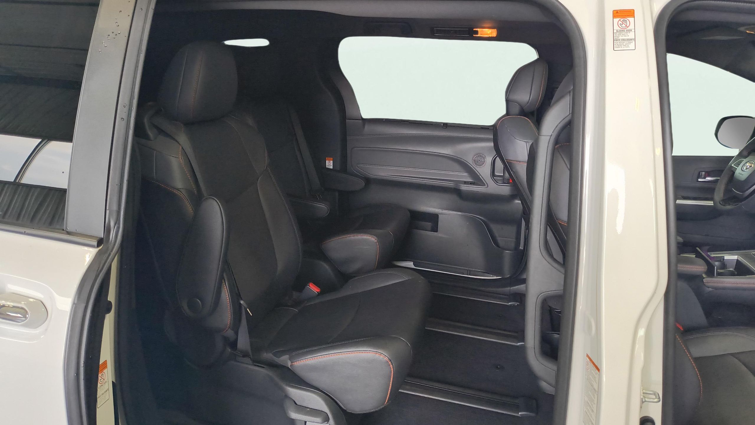 Vehicle image 17 of 34