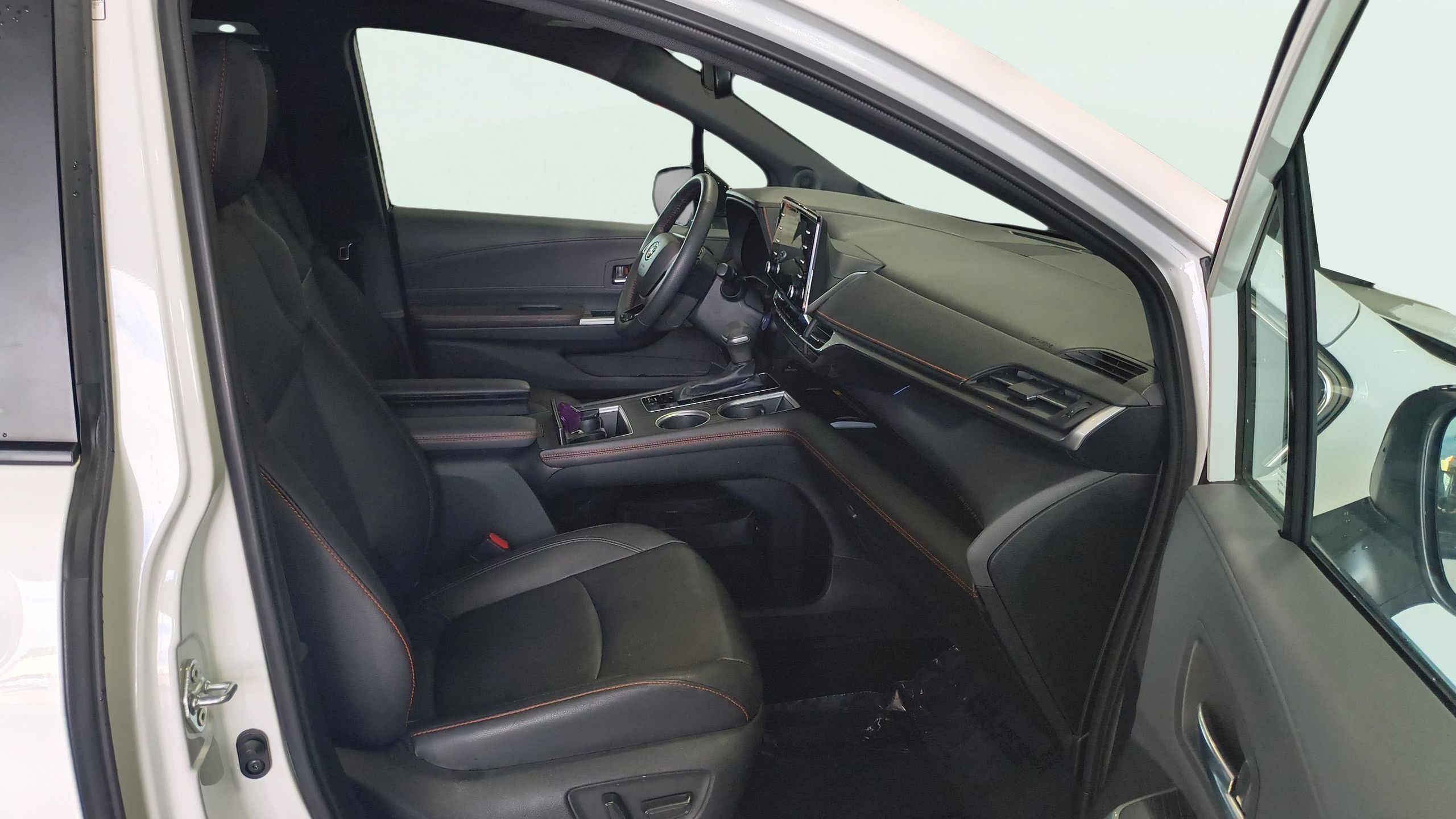 Vehicle image 18 of 34