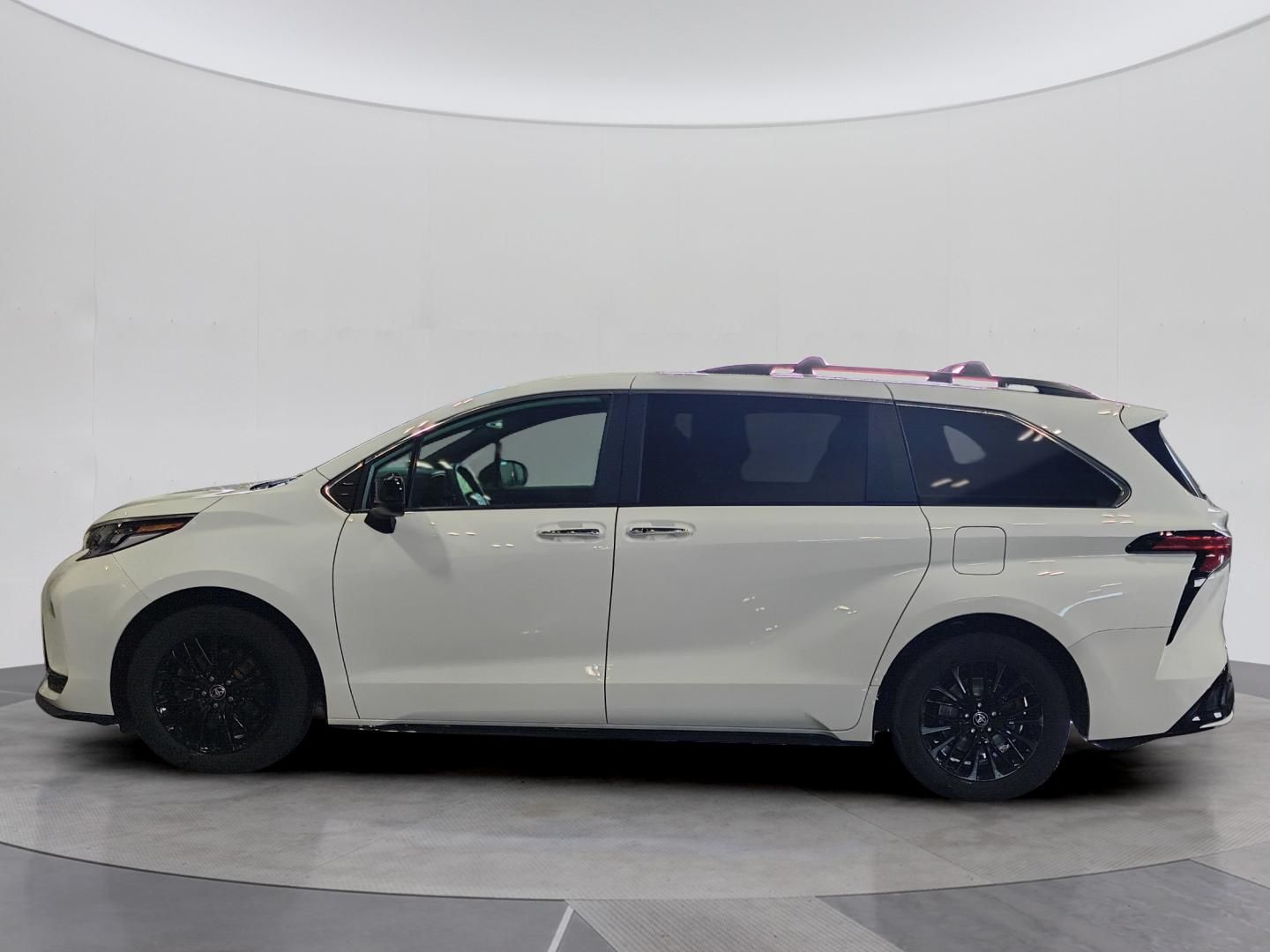Vehicle image 10 of 34