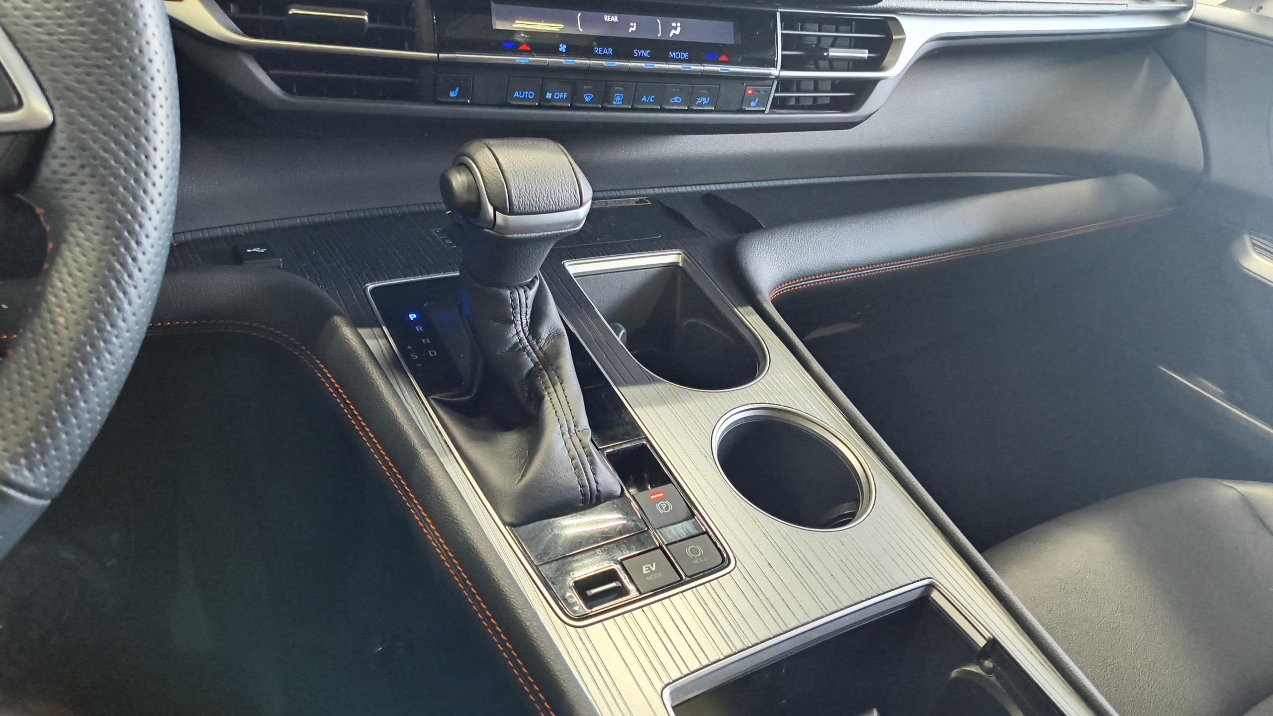 Vehicle image 28 of 34