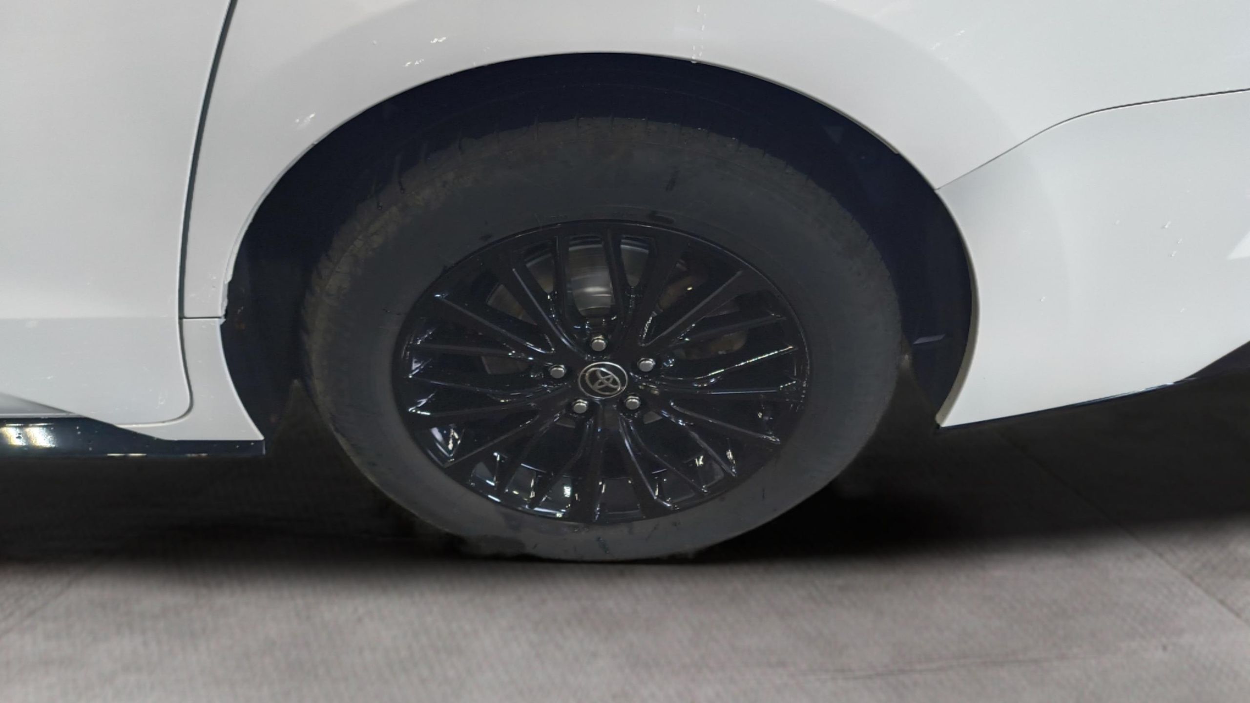 Vehicle image 14 of 34