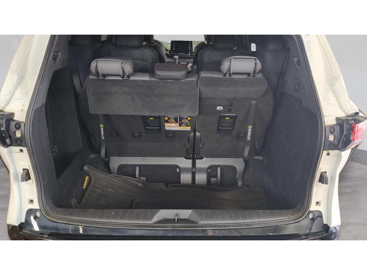 Vehicle image 16 of 34