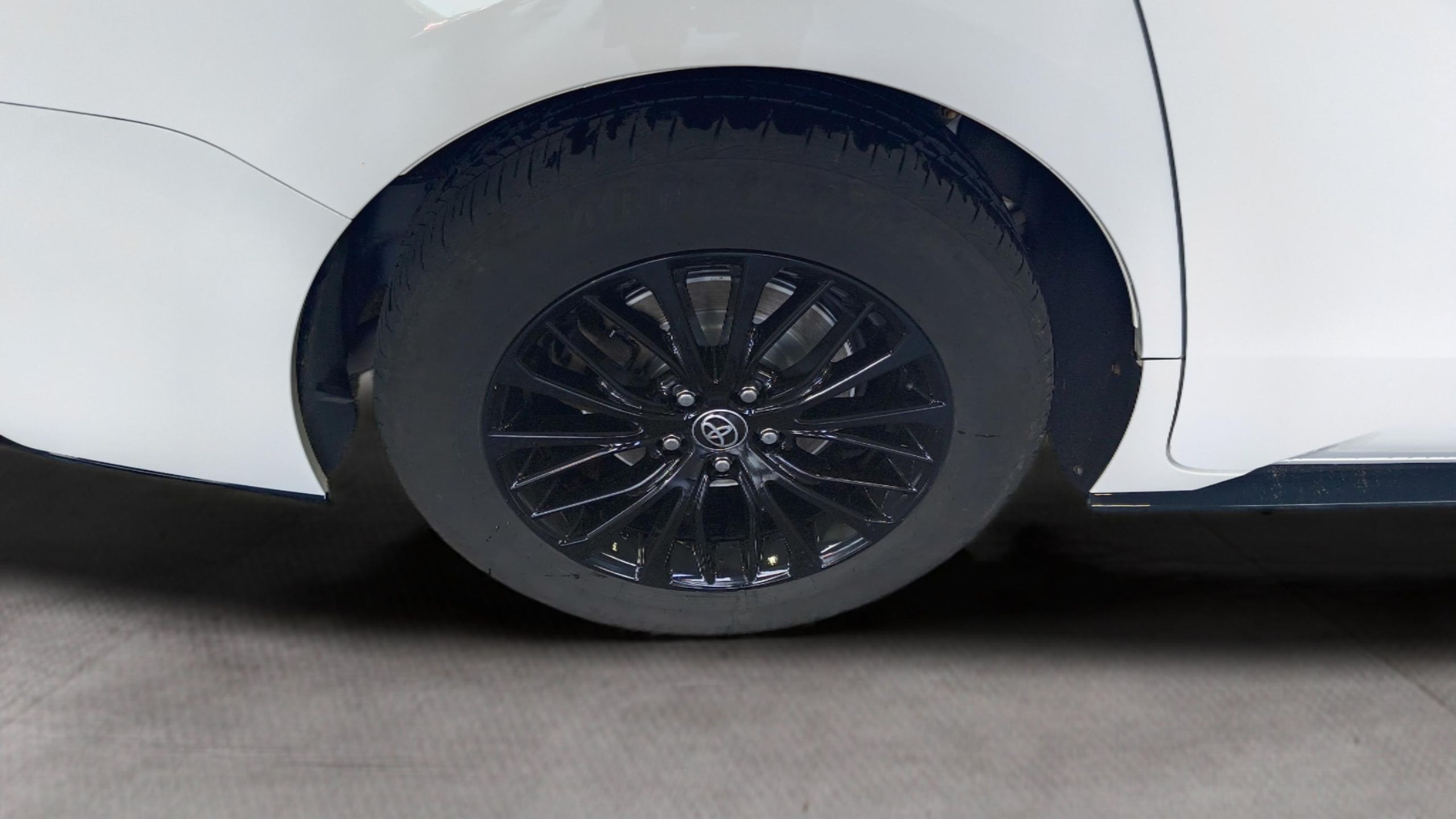 Vehicle image 13 of 34