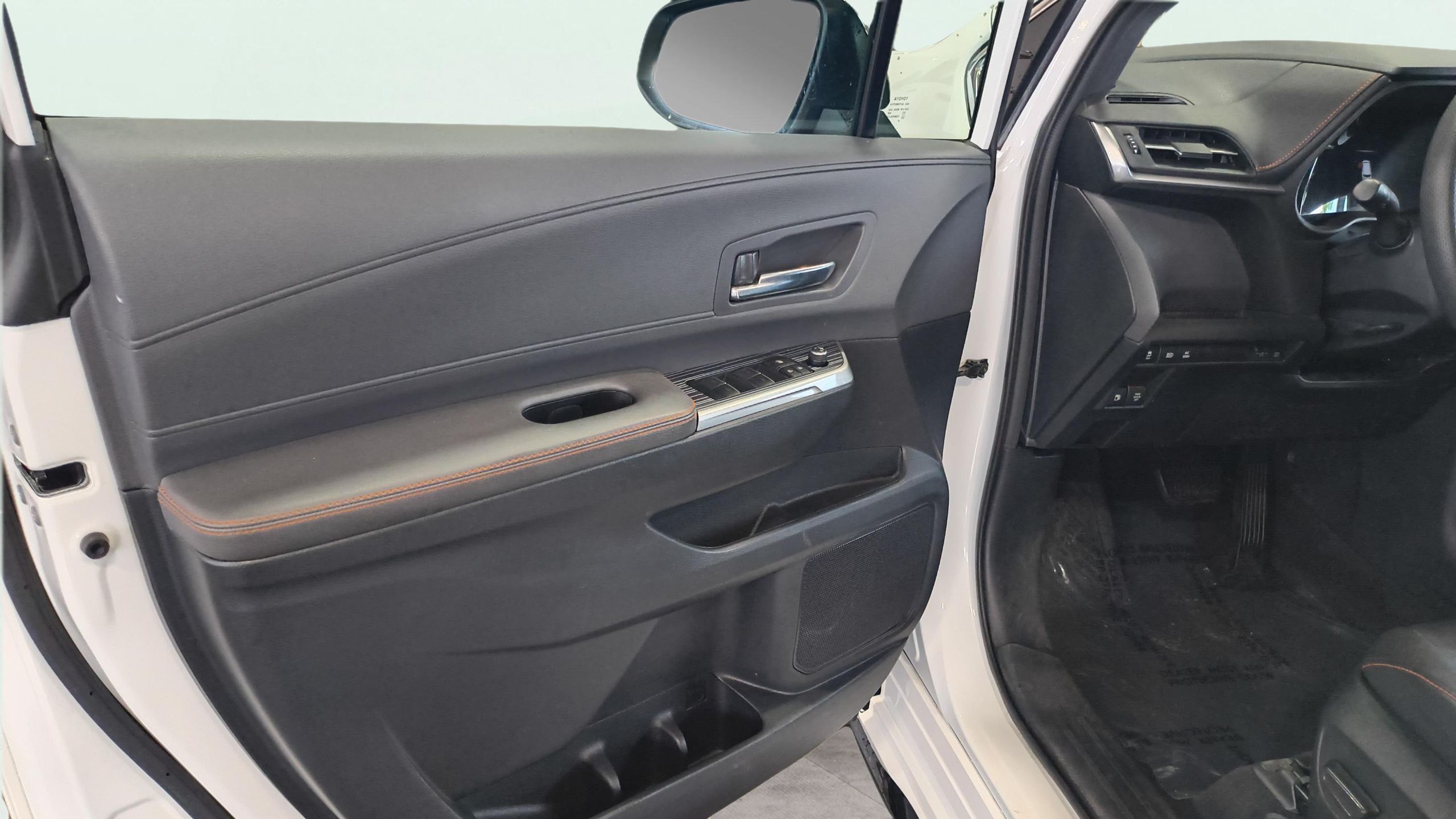 Vehicle image 29 of 34