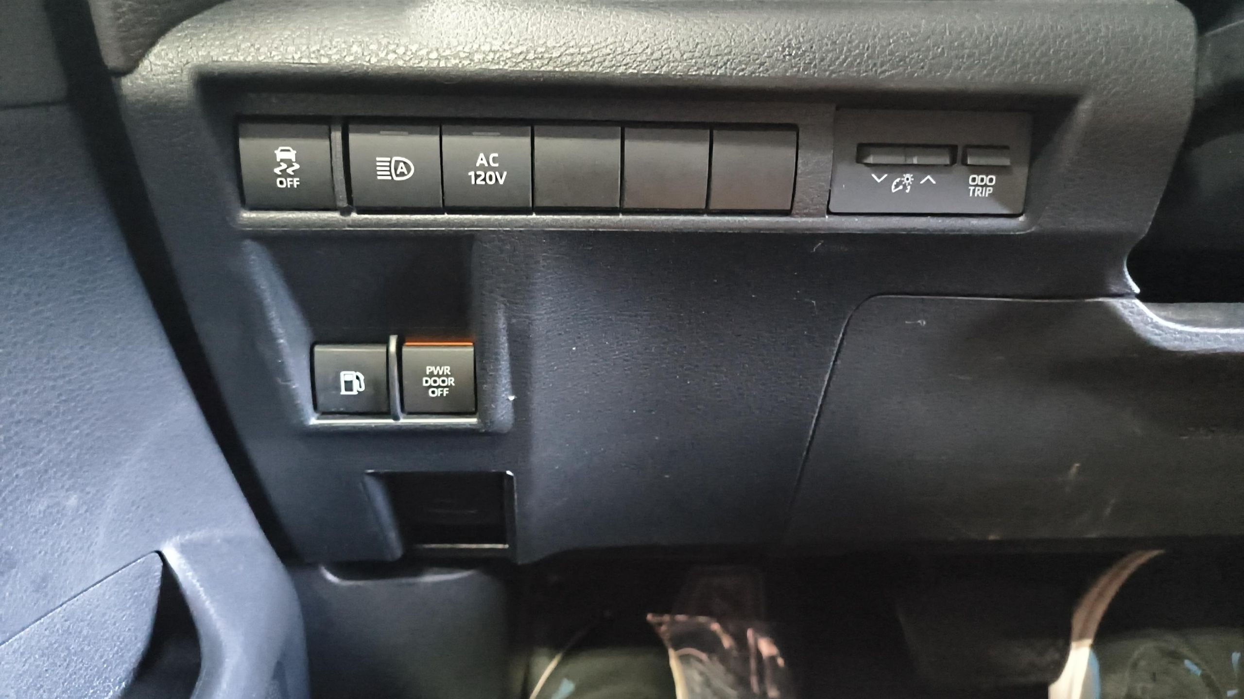 Vehicle image 33 of 34