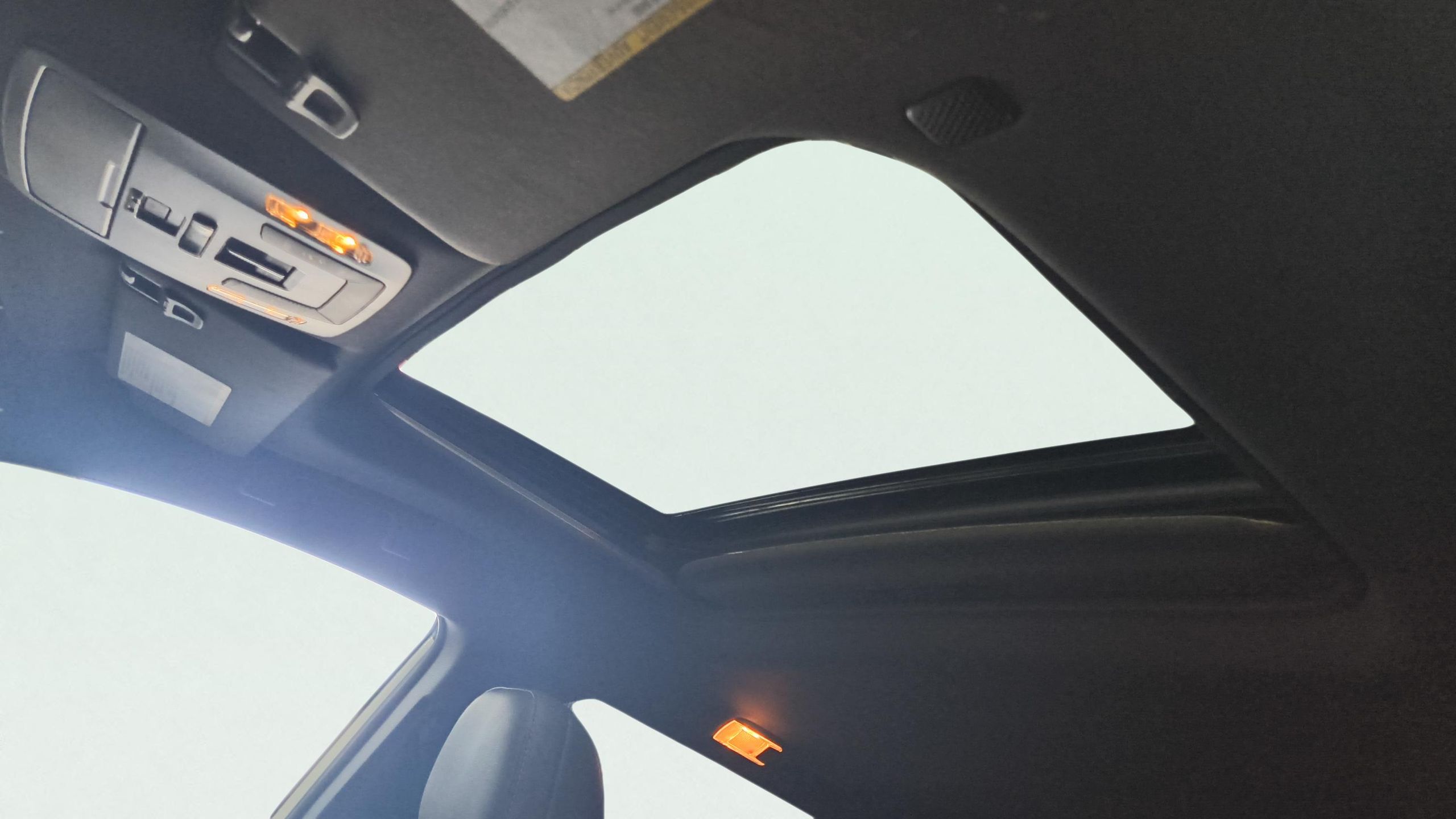 Vehicle image 31 of 34