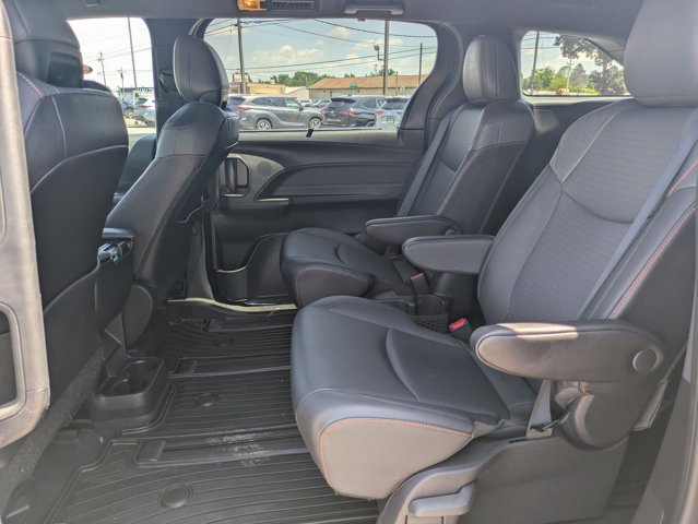 Vehicle image 11 of 30