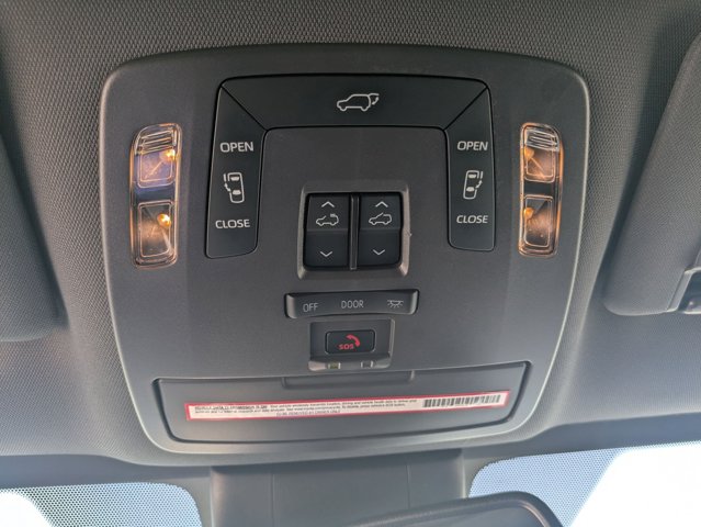 Vehicle image 28 of 30