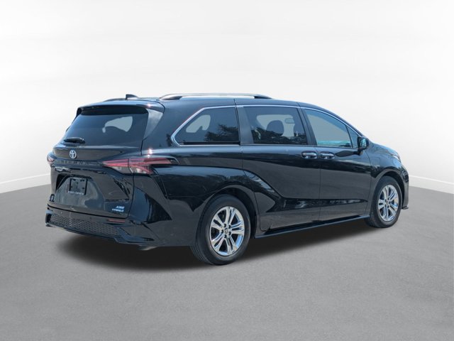 Vehicle image 4 of 30