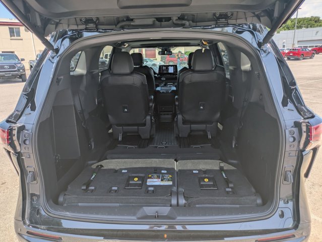 Vehicle image 8 of 30