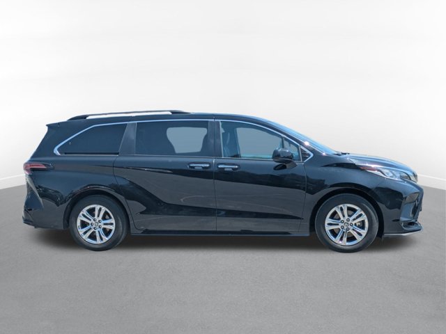 Vehicle image 3 of 30