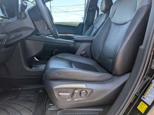 Vehicle image 13 of 30