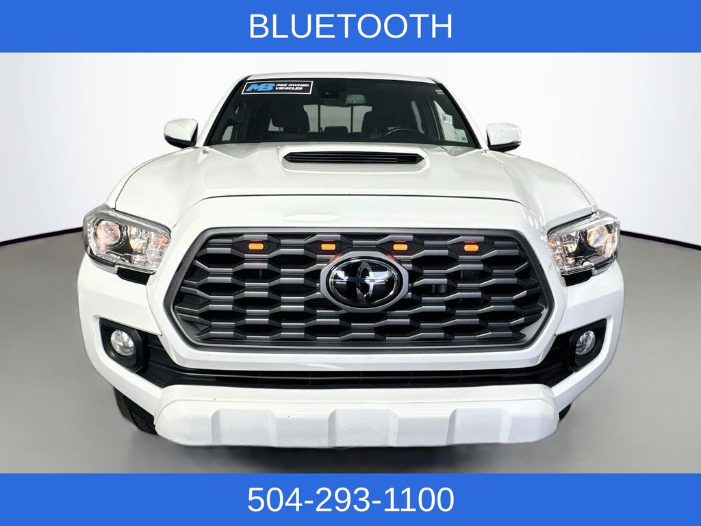 2022 Toyota Tacoma TRD Sport Image 2 of 31