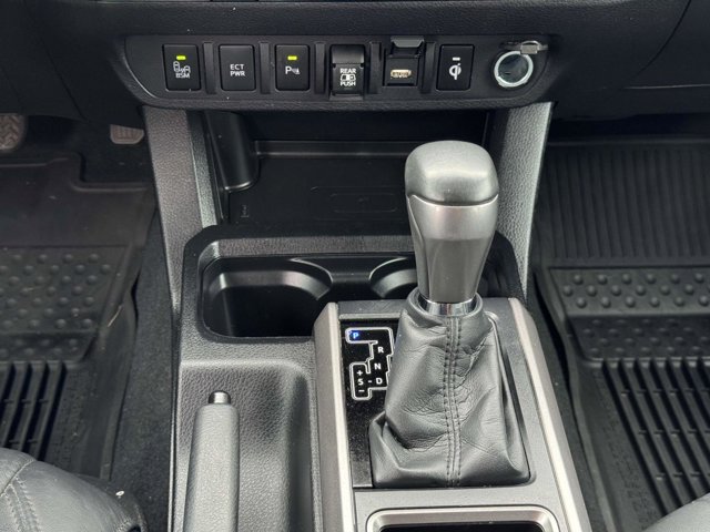 Vehicle image 17 of 27